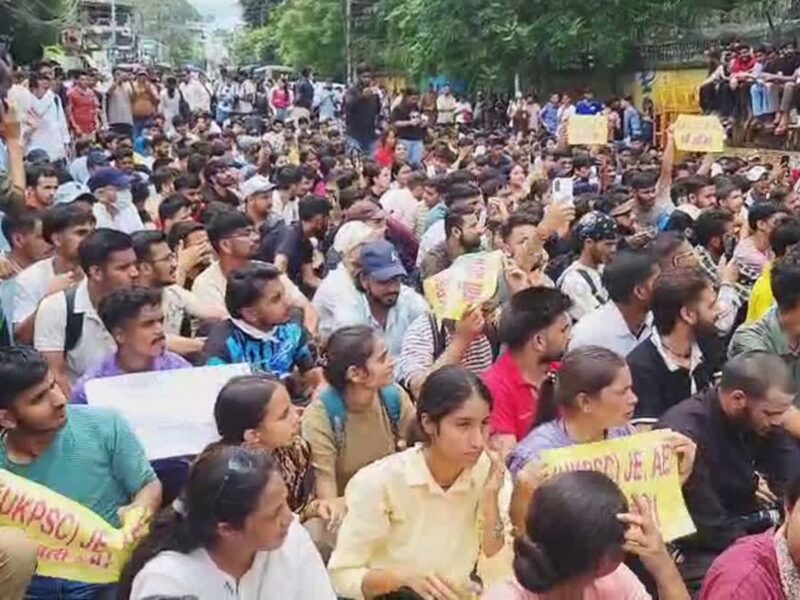देहरादून में बेरोजगार युवाओं का ‘सचिवालय कूच’, भर्तियों में तेजी व कैलेंडर की मांग
