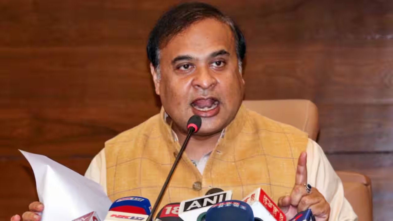 India Open ‘बंदर’ विवाद पर BAI प्रमुख का बयान वायरल: ‘आएँ तो केला दे दीजिए’