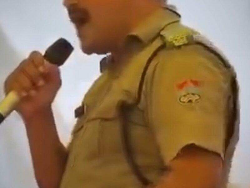 जंतर‑मंतर पर वर्दी में पहुंचे व्यक्ति ने खुद को उत्तराखंड पुलिसकर्मी बताकर इस्तीफा जताया; पुलिस बोली—पहले से निलंबित