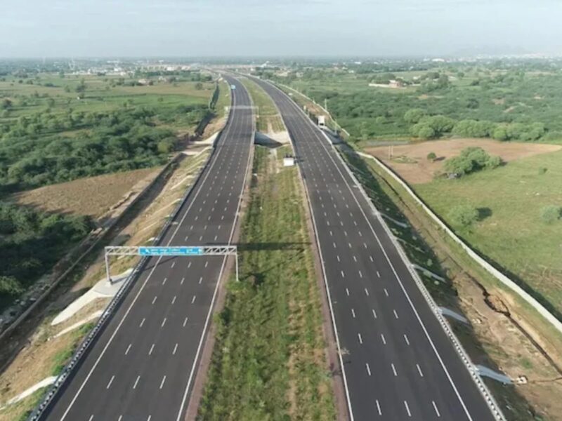 लखनऊ–कानपुर एक्सप्रेसवे शुरू: 63 किमी सफर अब 35–45 मिनट, आज से आम ट्रैफिक
