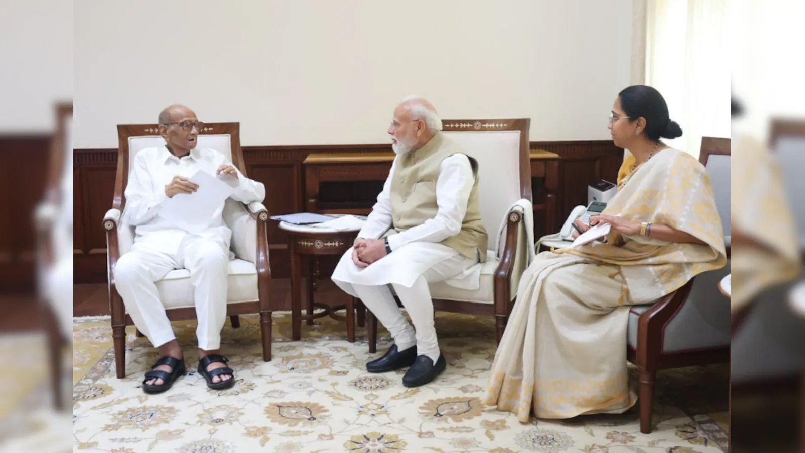संसद में PM से मिले शरद पवार‑सुप्रिया सुले; बैठक पर सियासी अटकलें तेज