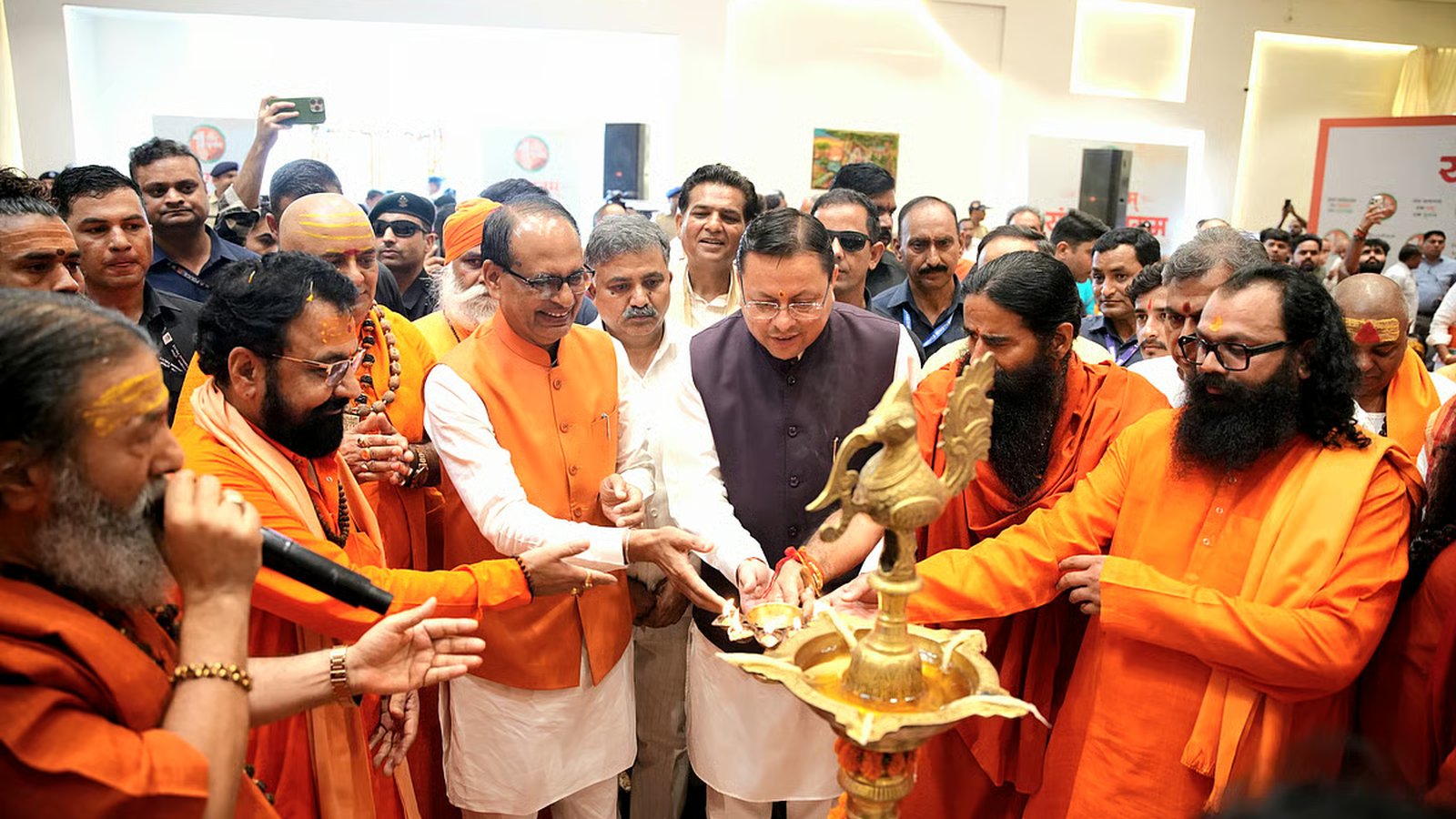 हरिद्वार संत समागम: 'एक राष्ट्र-एक चुनाव' पर बोले शिवराज और धामी, कांग्रेस का पलटवार