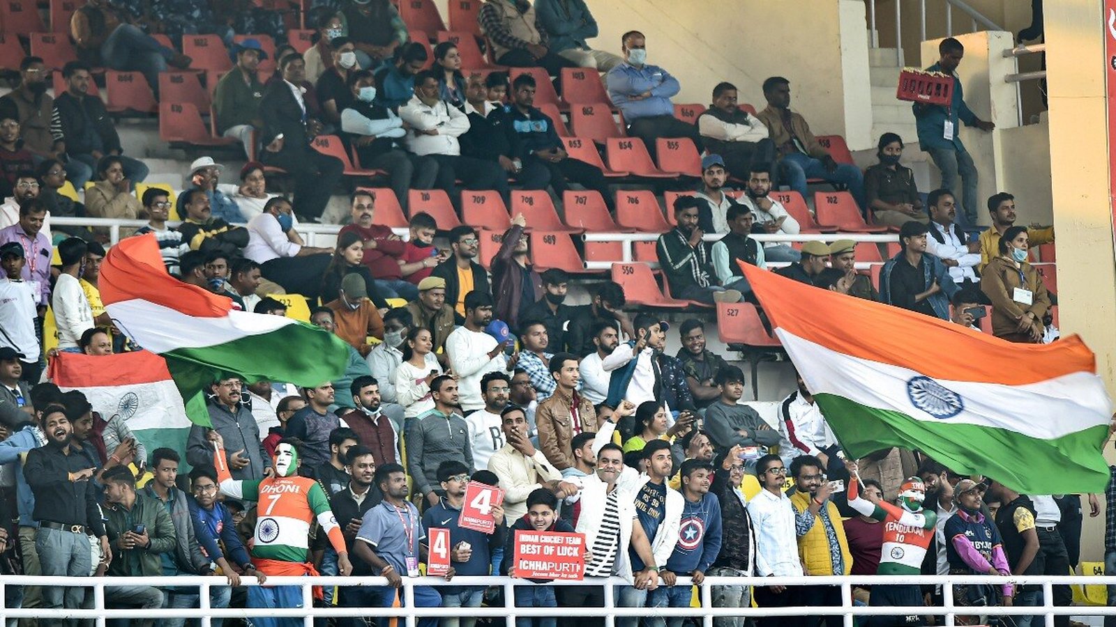 उत्तराखंड में भारी बारिश का रेड अलर्ट: दो दिन के लिए चारधाम यात्रा स्थगित, हेमकुंड में बर्फबारी
