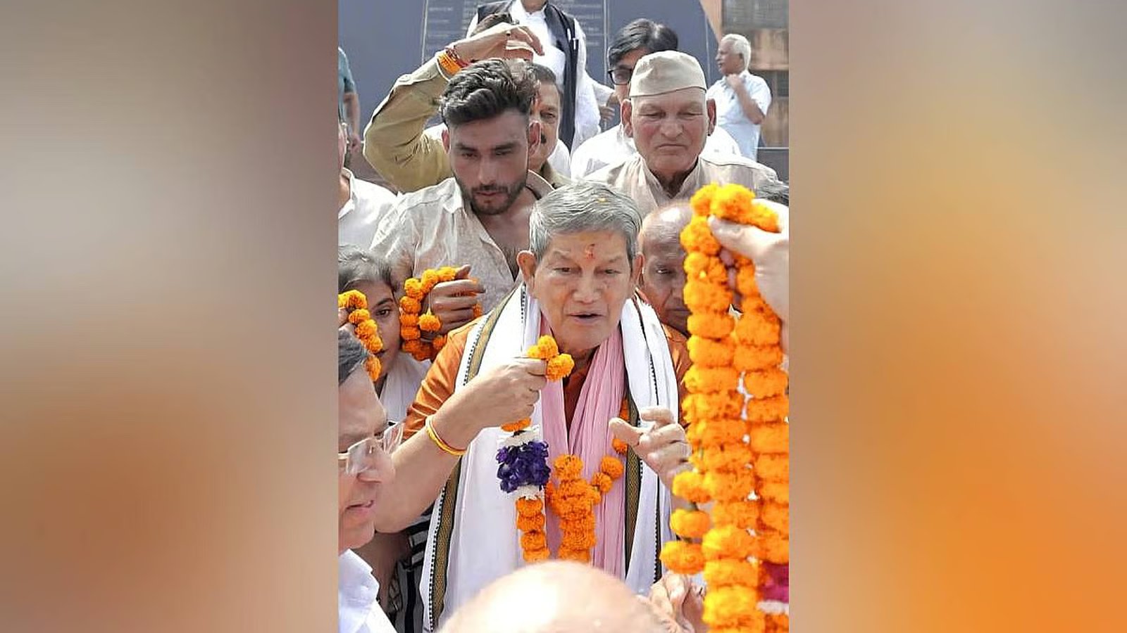उत्तराखंड लौटे हरीश रावत का भव्य रोडशो, भाजपा ने बताया 'राजनीतिक ड्रामा'