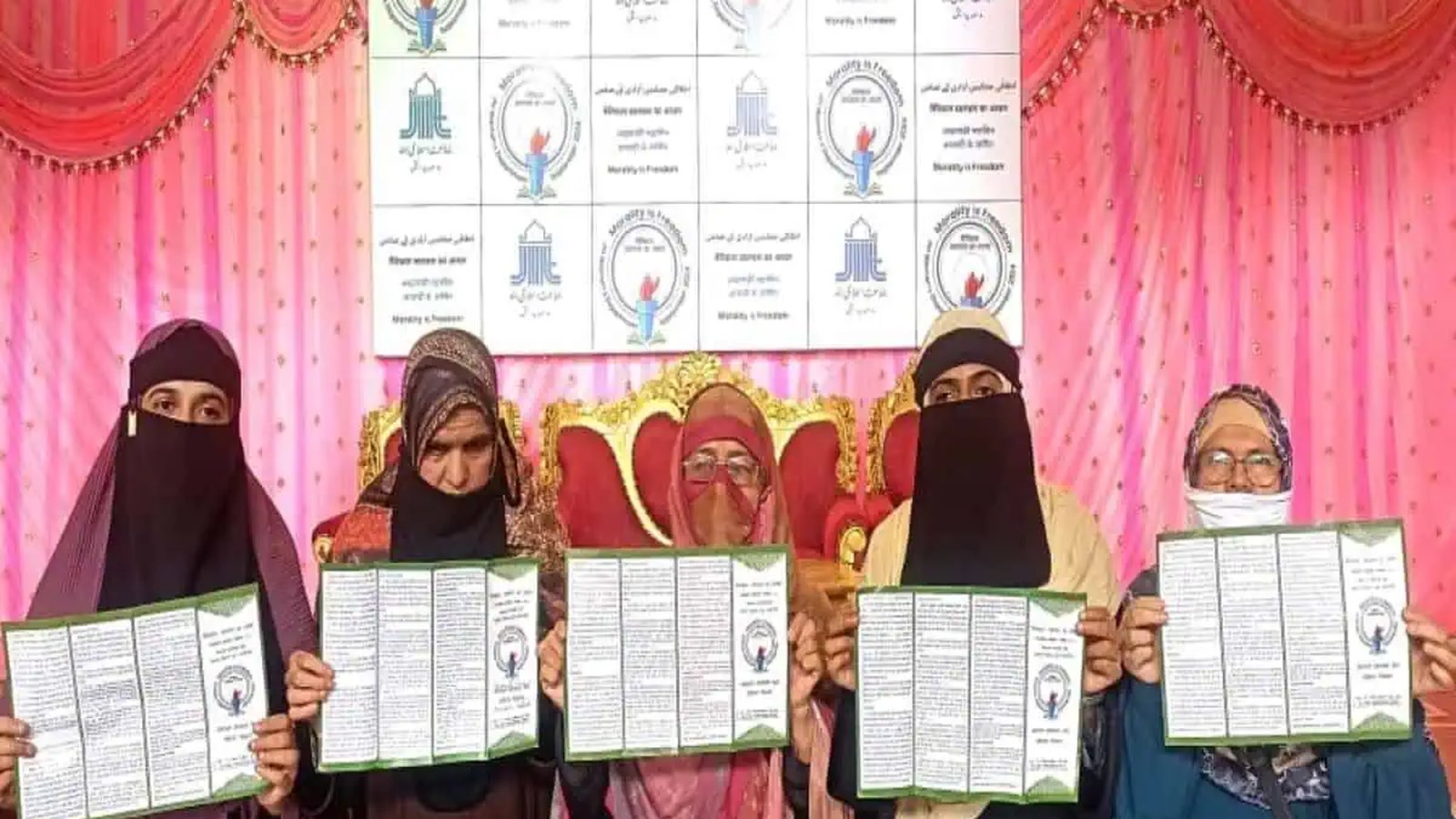 उत्तराखंड: सीएम धामी ने 26 मदरसों को सौंपे मान्यता पत्र, आधुनिक पाठ्यक्रम पर दिया जोर